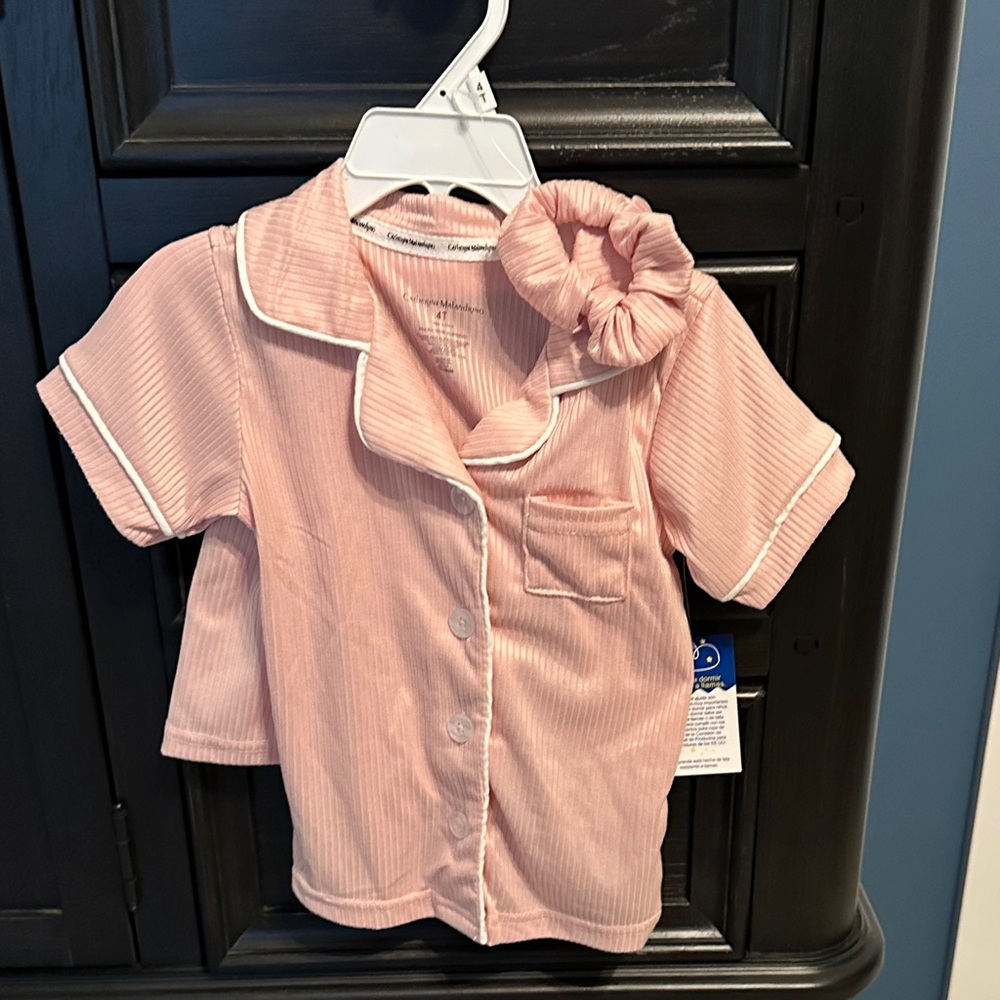 Blush pink pajama shorts set with scrunchie, size 4T